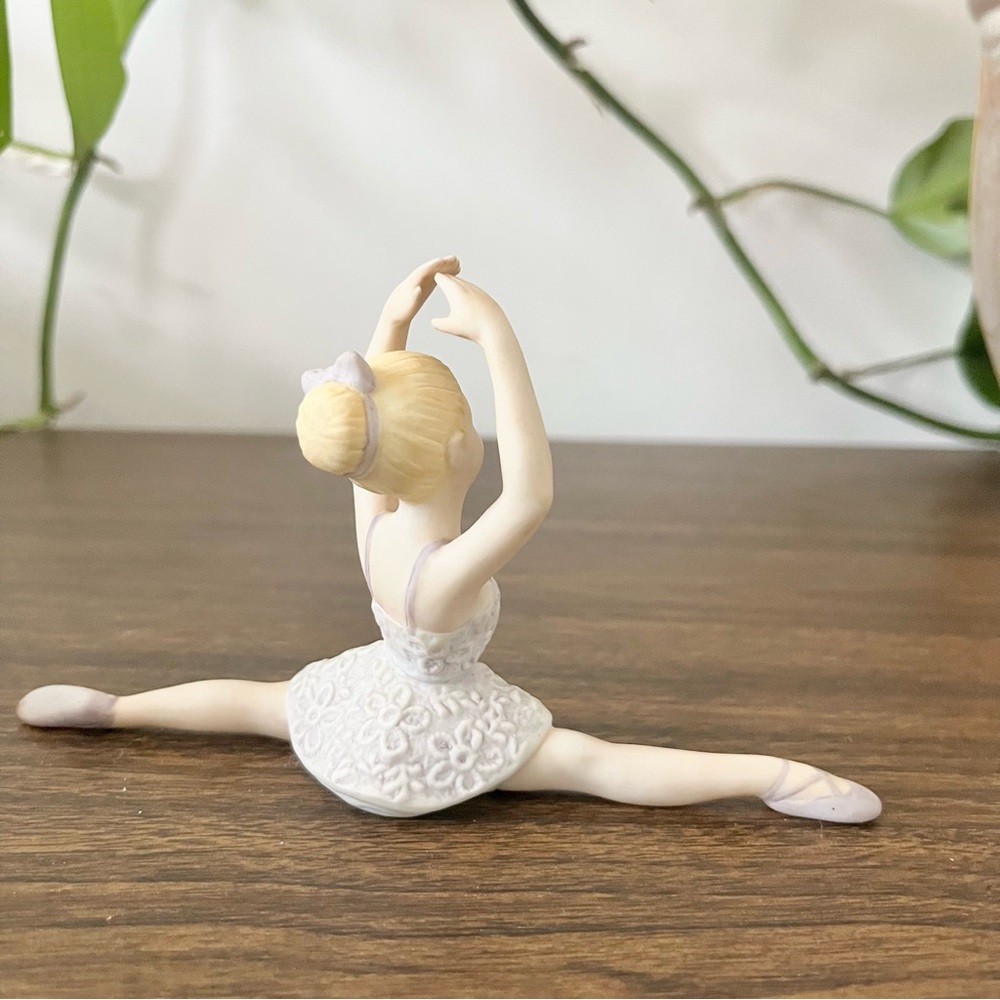 Porcelain Ballerina Figurine in Light Purple Lilac Dress Ceramic Splits EC - Picture 2 of 5